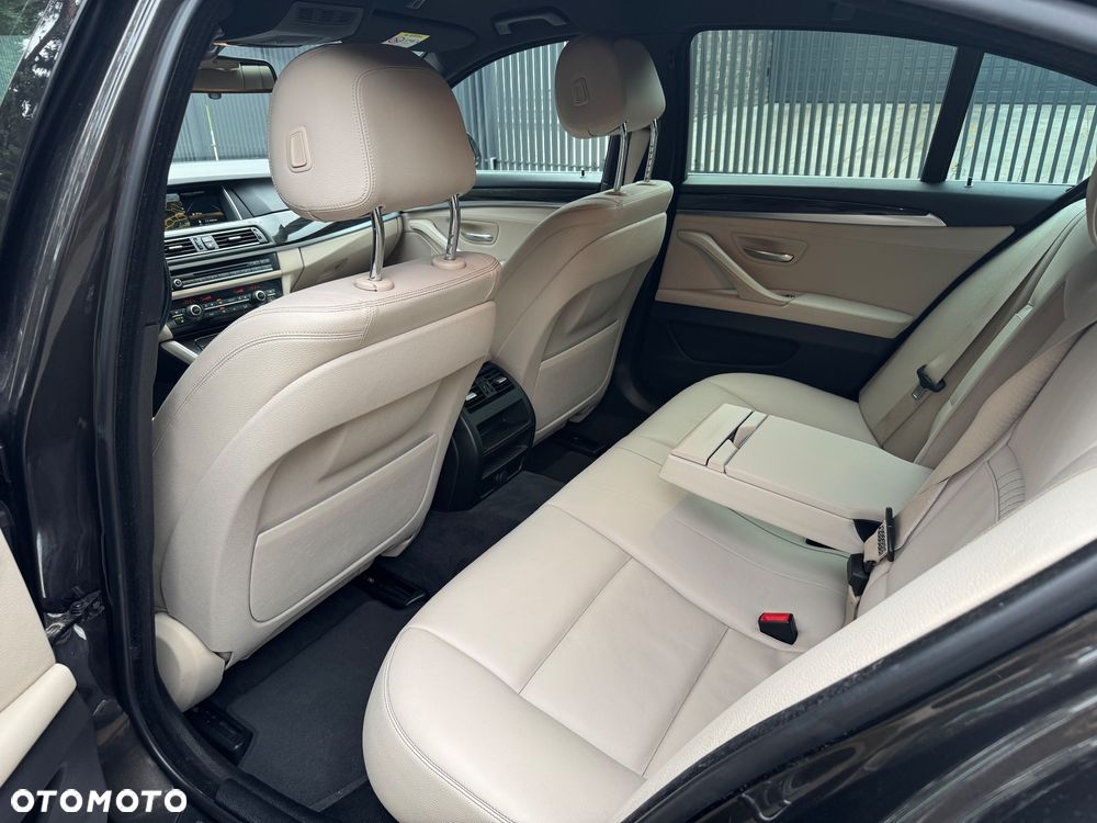 BMW Seria 5 525d xDrive Luxury Line - 20
