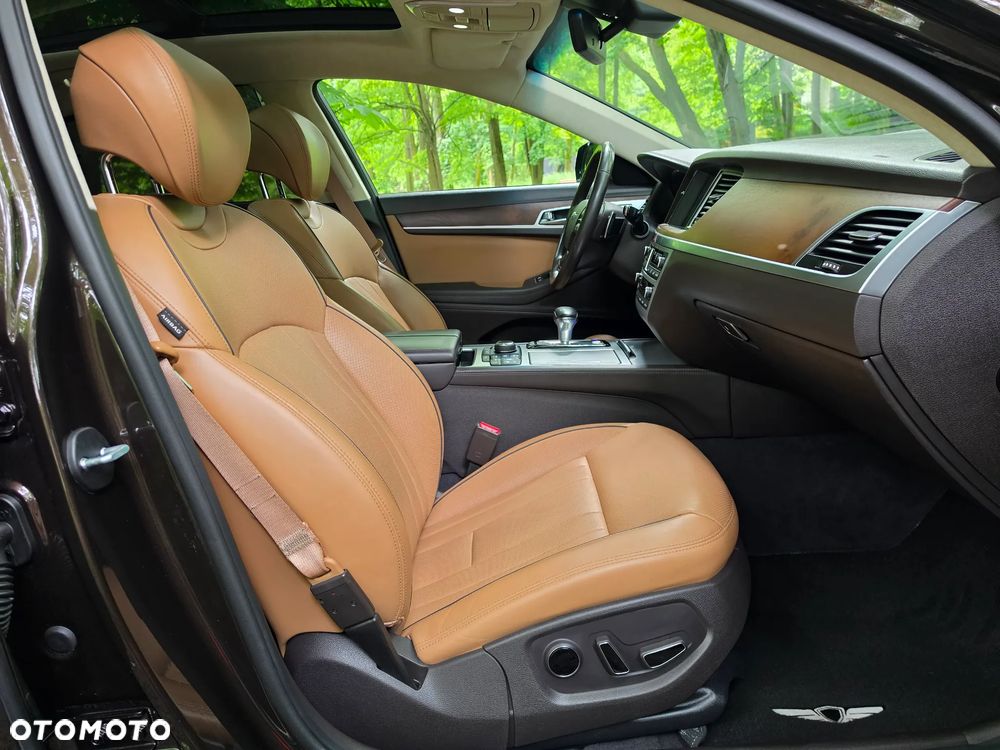 Hyundai Genesis 3.8 V6 GDI - 17