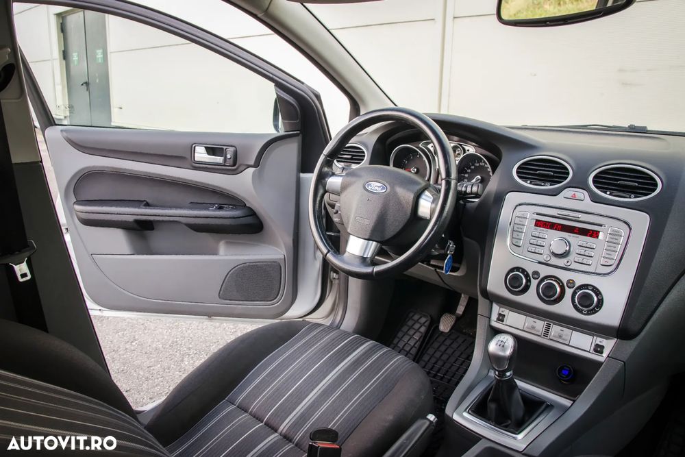 Ford Focus 1.6i Ambiente - 13