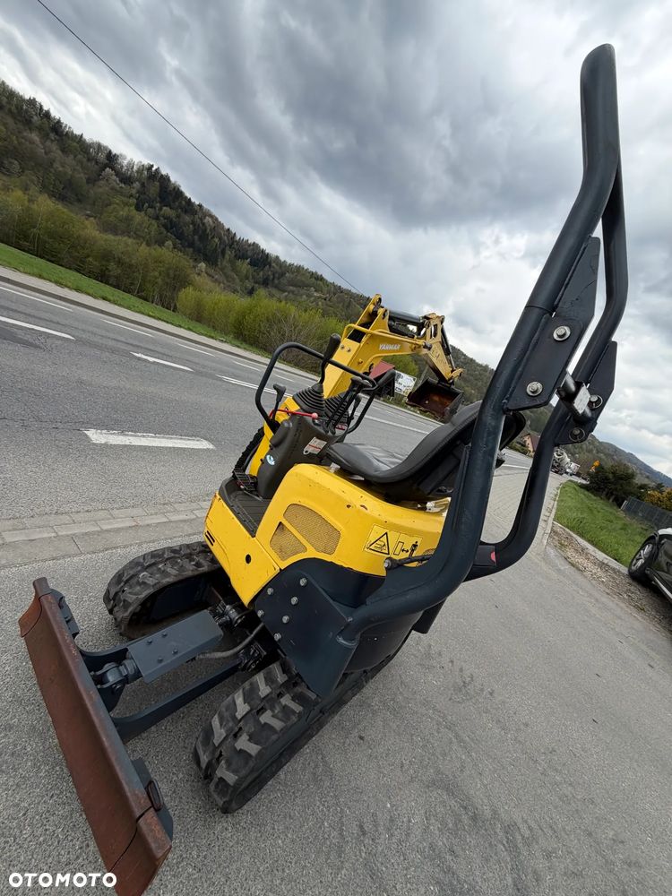 Yanmar SV08-1AS Japońska Minikoparka Gąsienicowa. Koparka 1,1 tony. Maszyna jak Nowa. 2017rok. Pochodzi z Norweskiego Gospodarstwa Ogrodniczego! 2 Rozsuwane Podwozie. Dokumentacja. Dodatkowe sekscje Hydrauliczne na młot lub wiertnice. Ani deka luzów czy wycieków. Szybkozłącze. Skrętne ramię. OKAZJA Zadbana Maszyna! Bardzo oszczędny silnik Yanmar. Mocne pompy Hydrauliczne!! 851mtg. Ani deka luzów czy wycieków, Aktualna Dekra. Po serwisach! - 37