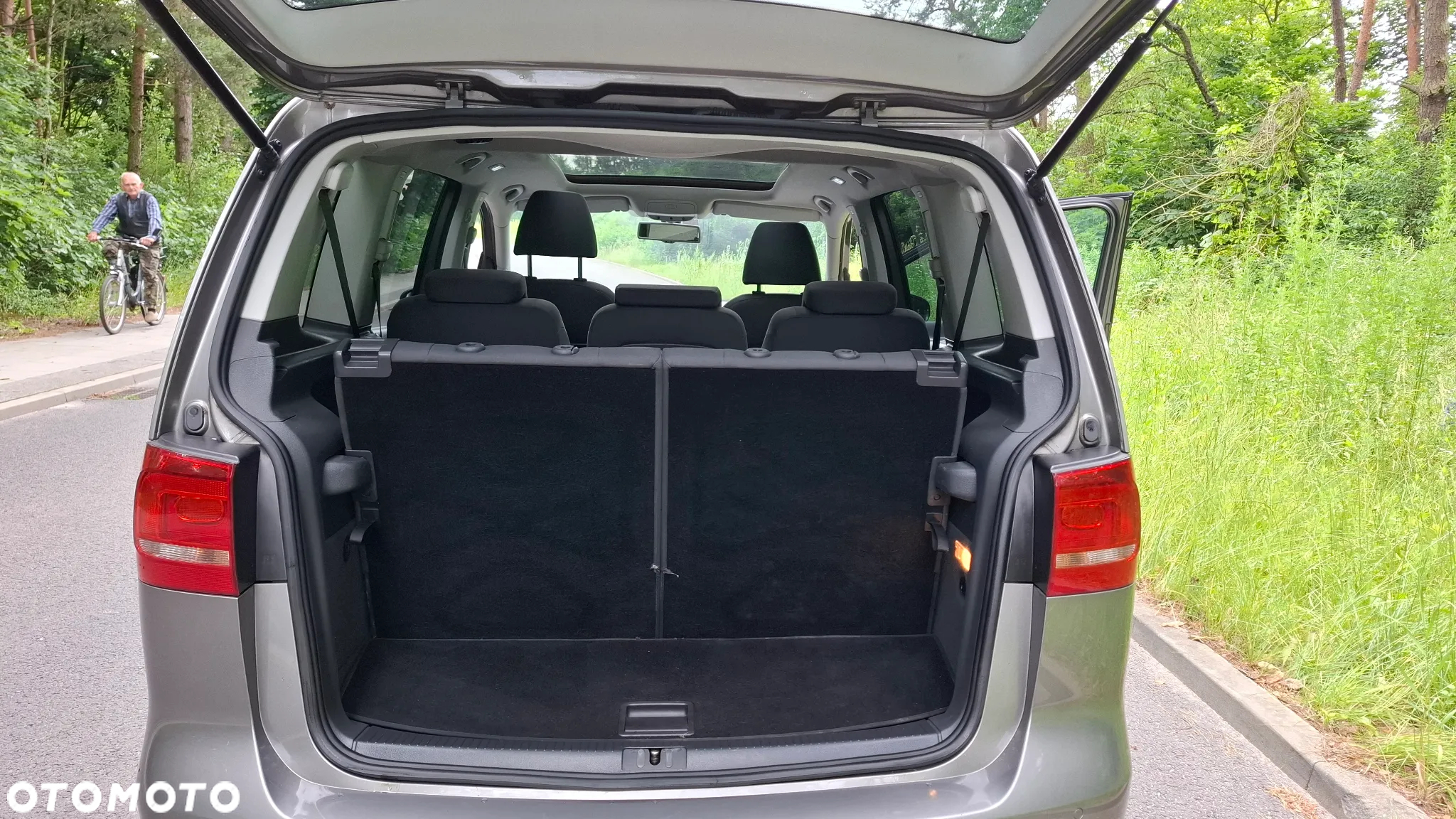 Volkswagen Touran 2.0 TDI DSG Highline - 17