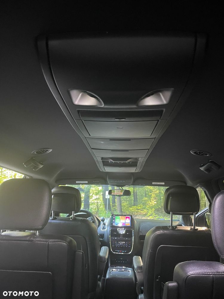 Chrysler Town & Country - 9