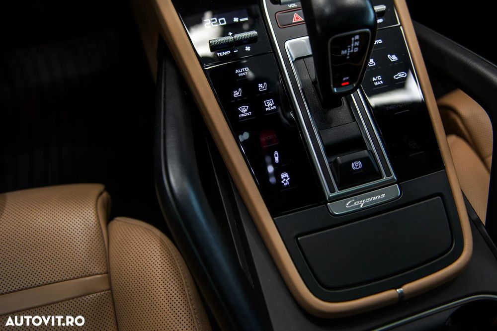 Porsche Cayenne Standard - 25