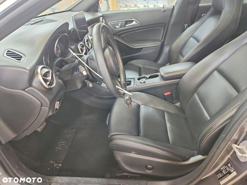 Mercedes-Benz CLA 250 4Matic 7G-DCT - 8