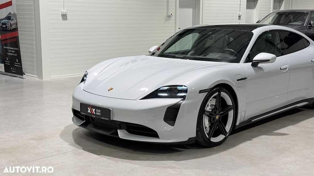 Porsche Taycan Turbo - 11