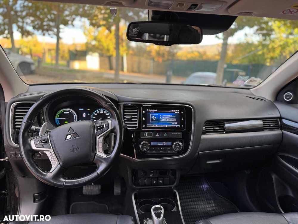 Mitsubishi Outlander - 8