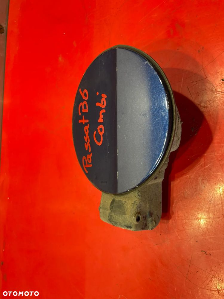 VW Passat B6 kombi klapka wlewu paliwa - 2