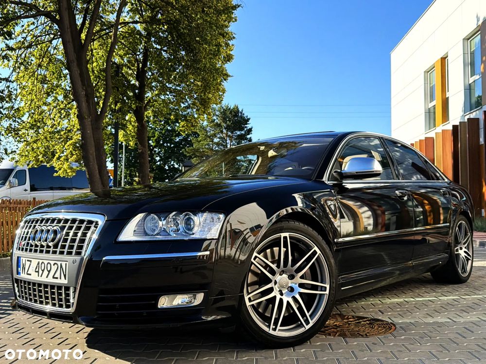 Audi S8 - 2
