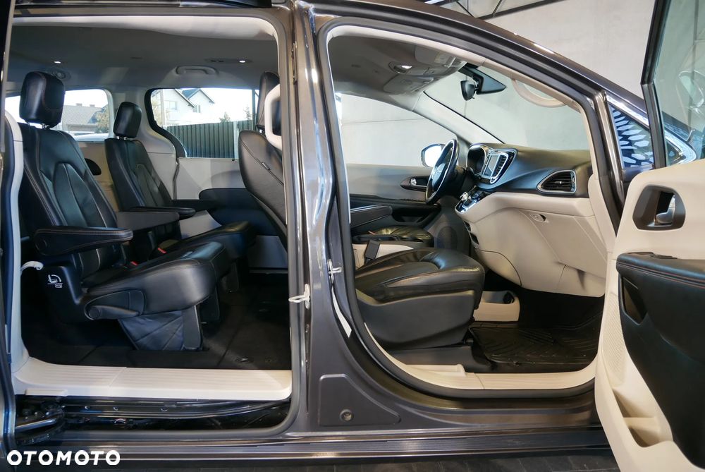 Chrysler Pacifica - 9