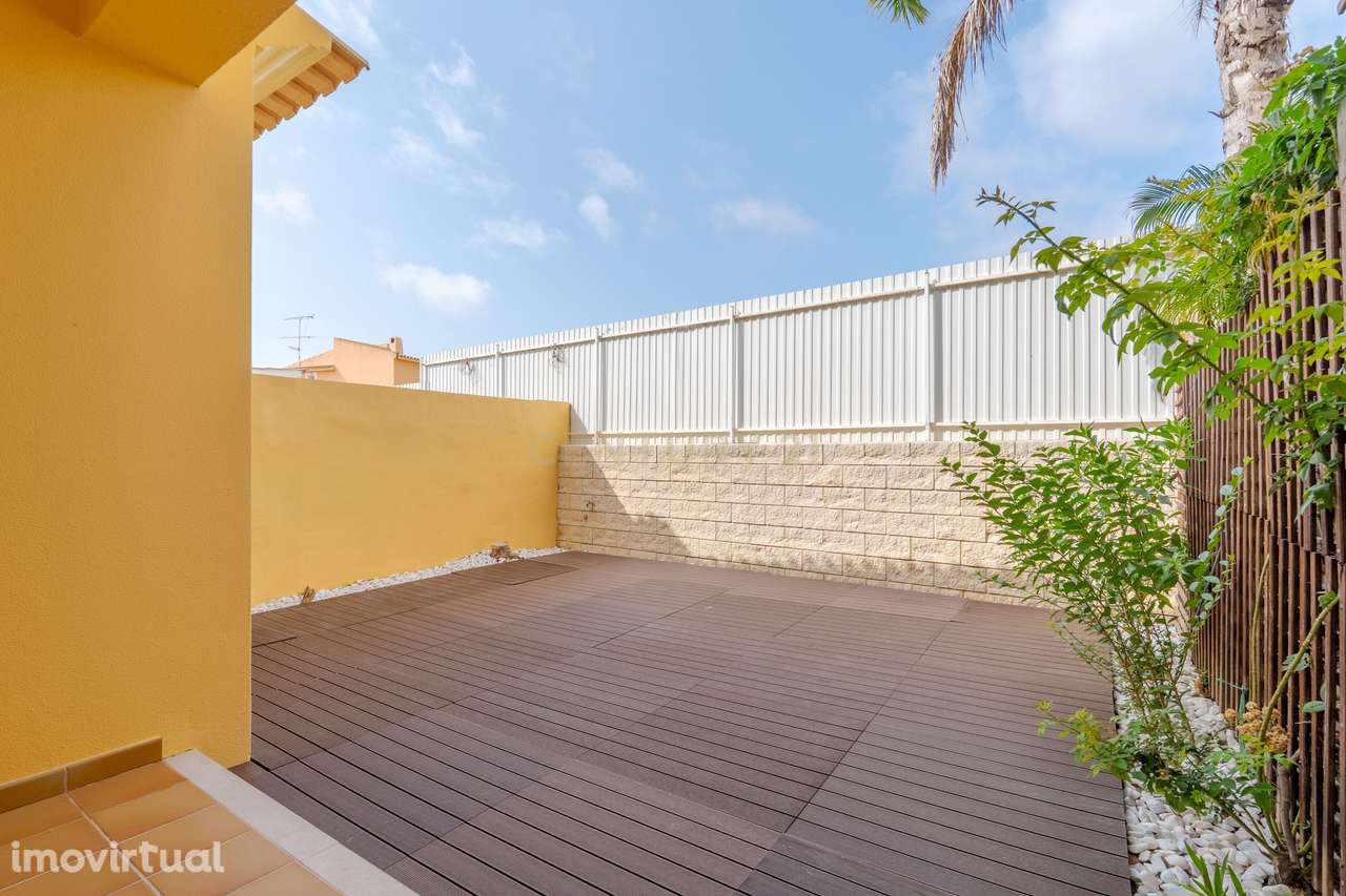 Moradia T2+1 geminada | Piscina - Garagem 51m2  | Mosqueira-Albufeira - Grande imagem: 4/32