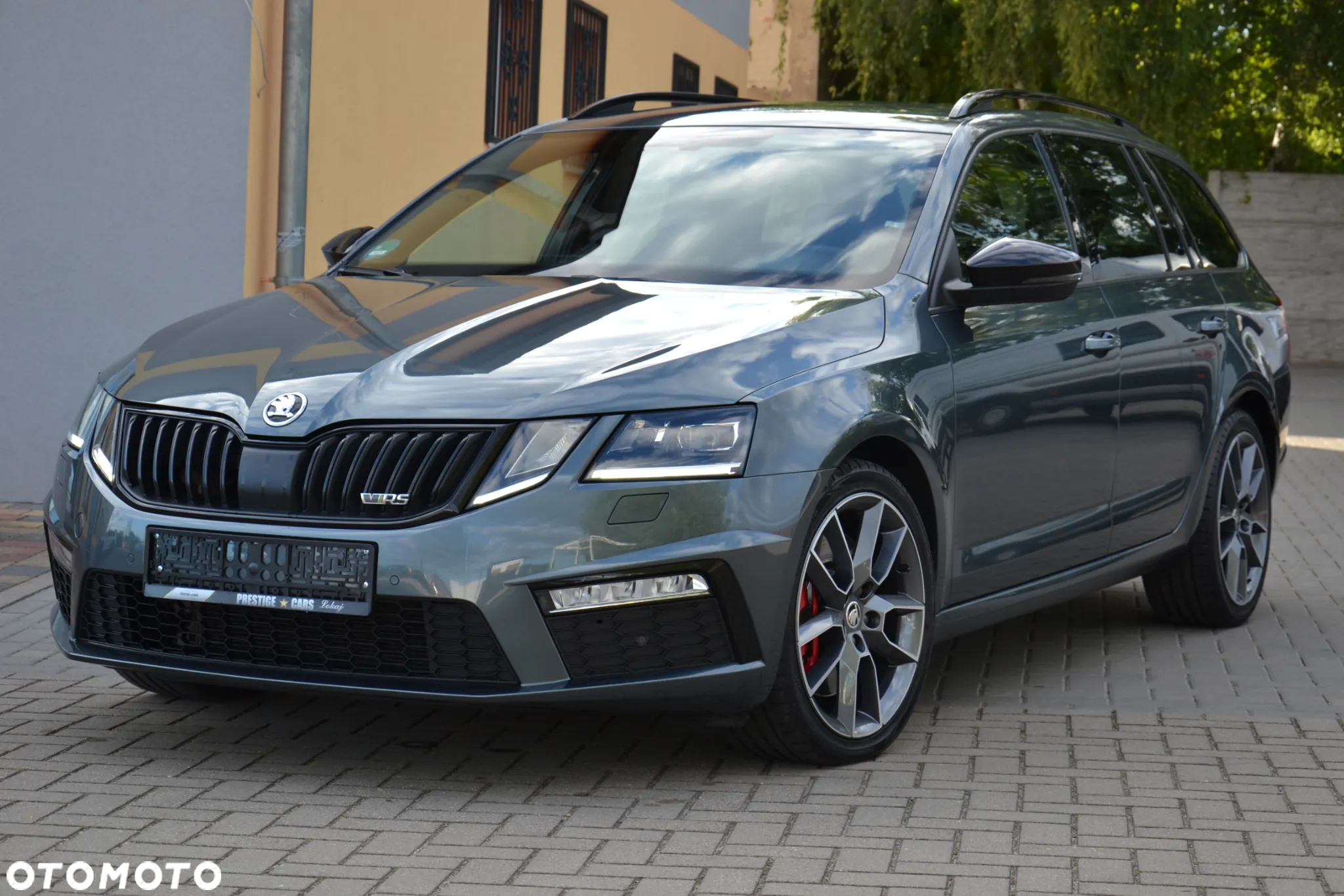 Skoda Octavia Combi 2.0 TSI DSG RS - 2