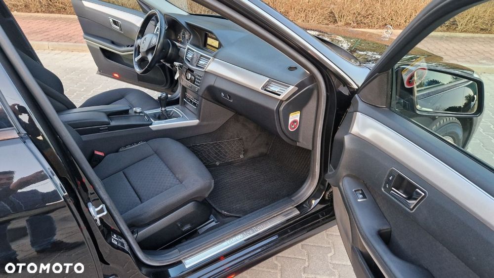 Mercedes-Benz Klasa E 200 CDI BlueEff - 19