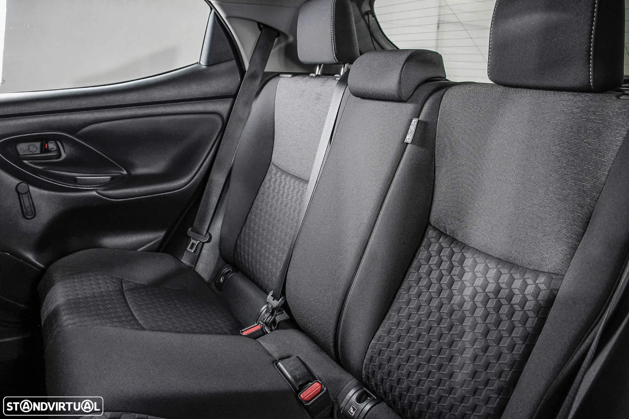 Toyota Yaris 1.5 HDF Comfort Plus - 9