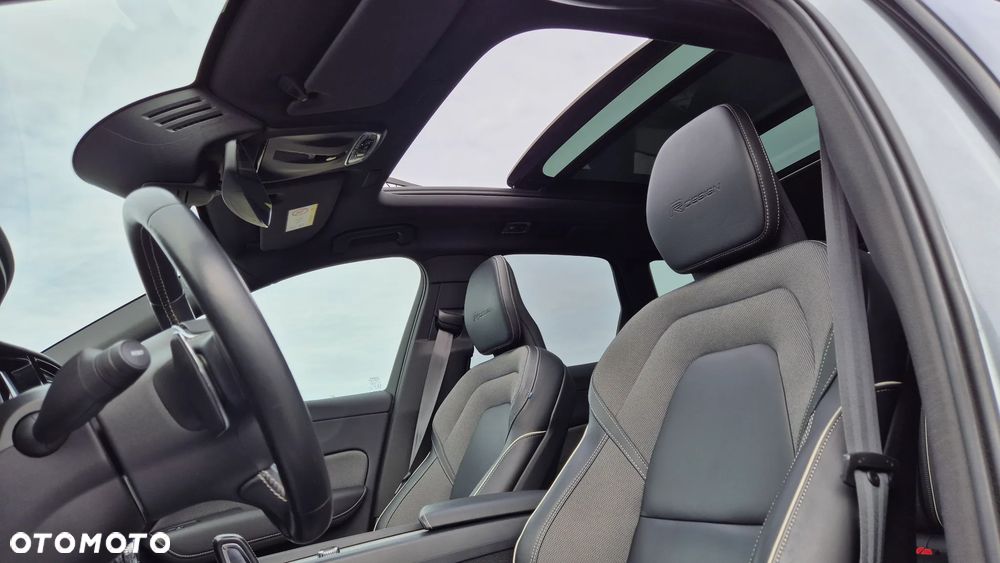 Volvo XC 60 T8 AWD Plug-In Hybrid R-Design - 34