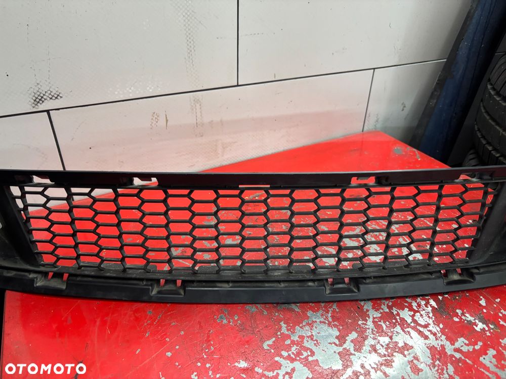 BMW F06 KRATKA DOLNA ZDERZAKA MPAKIET 8050345 - 3