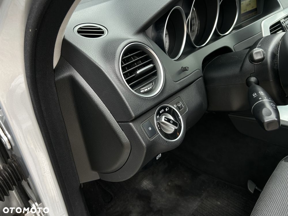 Mercedes-Benz Klasa C 180 BlueEFFICIENCY 7G-TRONIC Avantgarde - 19