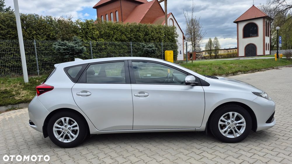 Toyota Auris - 14