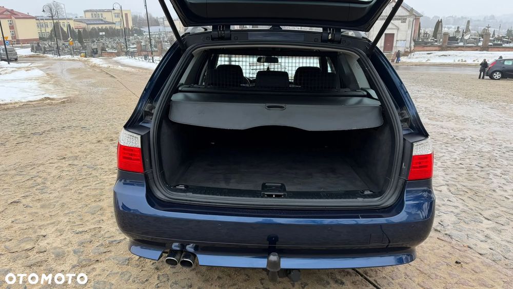 BMW Seria 5 525d xDrive - 16