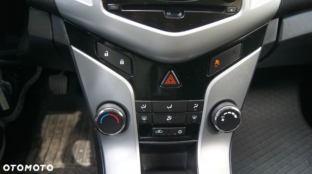 Chevrolet Cruze 1.8 LT - 21