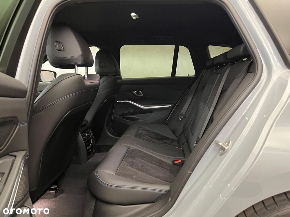 BMW Seria 3 320d xDrive M Sport sport - 31