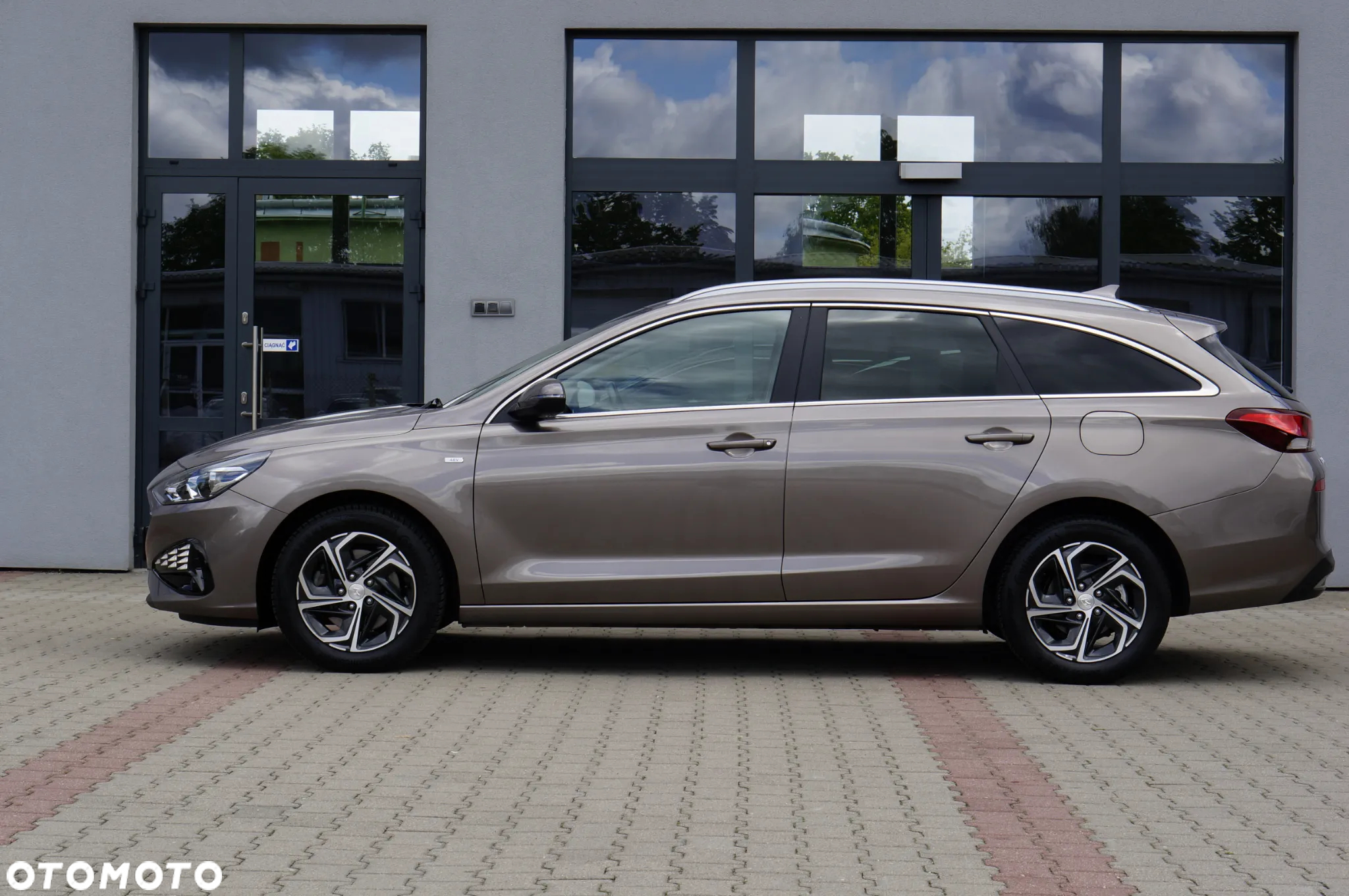 Hyundai i30 1.5 T-GDI 48V Comfort DCT - 4
