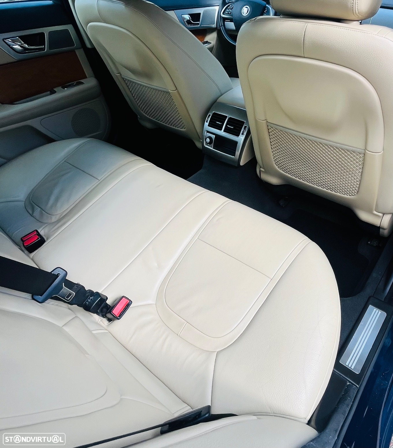 Jaguar XF 2.2 D Luxury - 28