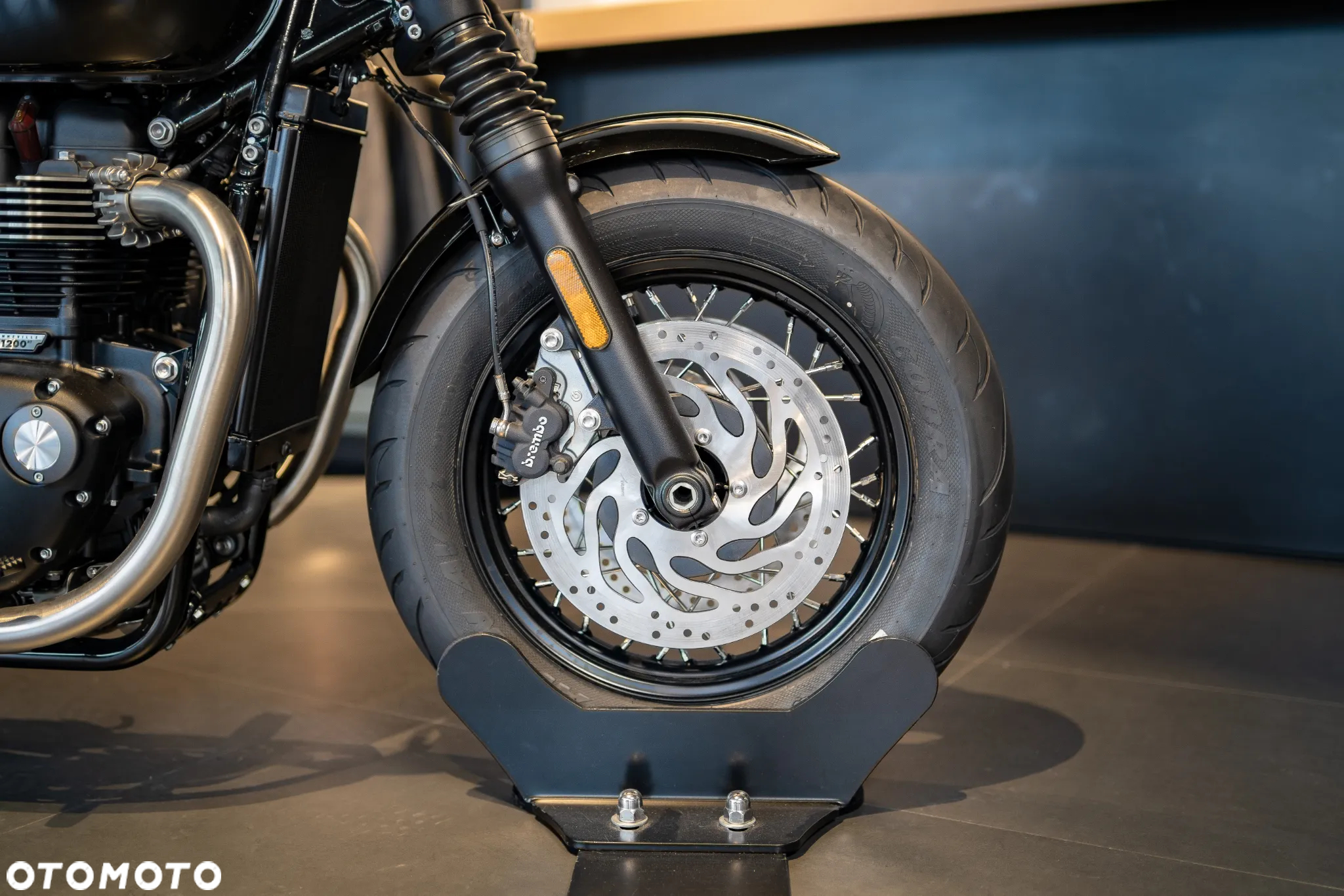 Triumph Bonneville Bobber - 16