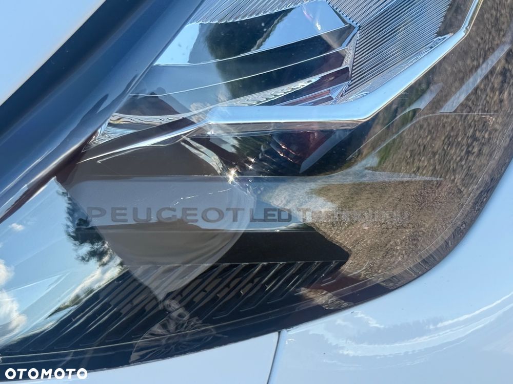 Peugeot 2008 BlueHDi 100 STOP & START Allure - 12