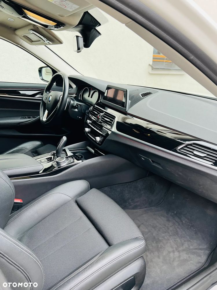 BMW Seria 5 520i GPF Sport Line sport - 8