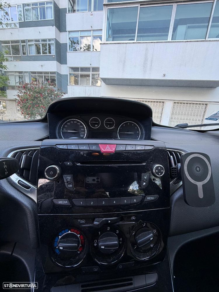 Lancia Ypsilon 1.2 S&S Platinum - 8