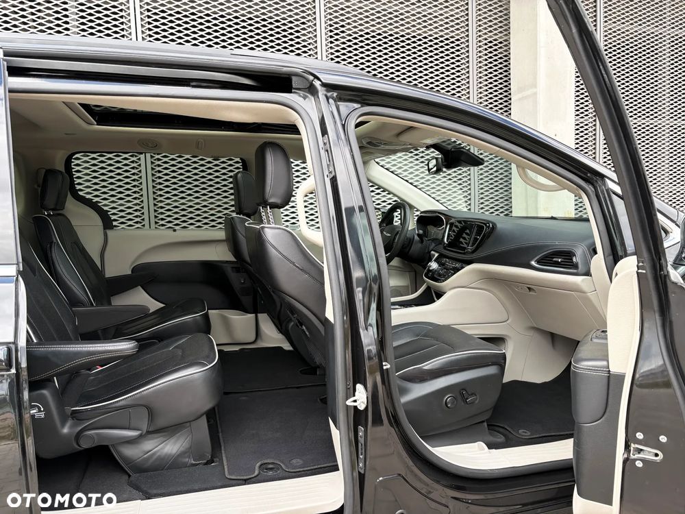 Chrysler Pacifica - 13