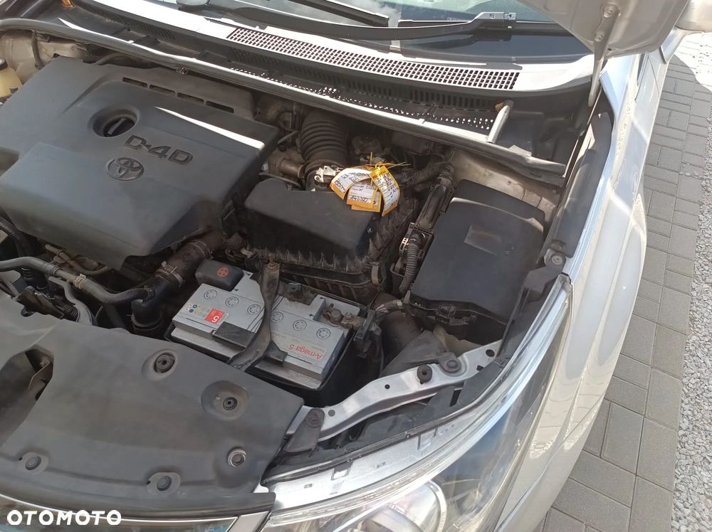 Toyota Avensis 2.0 D-4D - 11