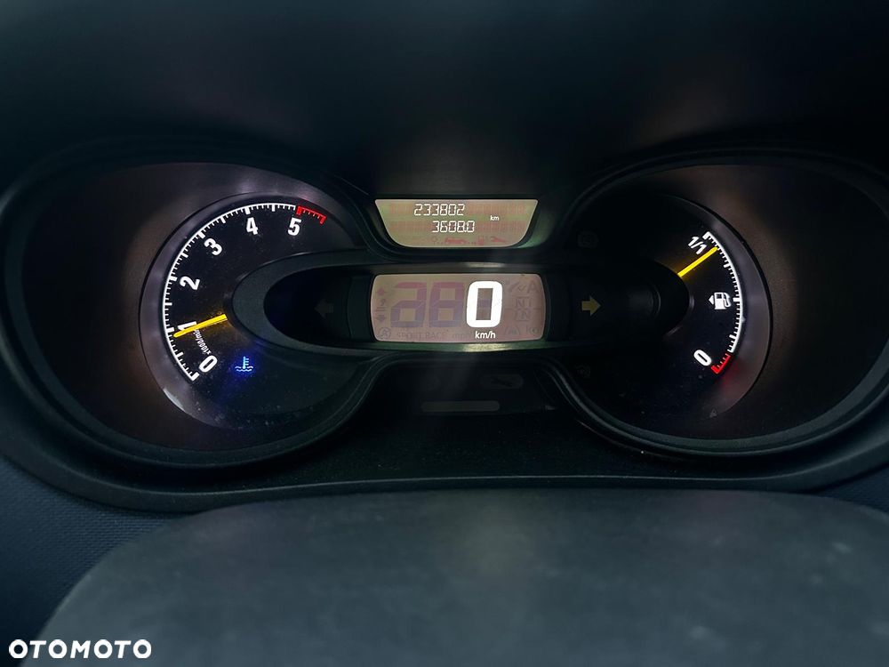 Opel Vivaro - 12