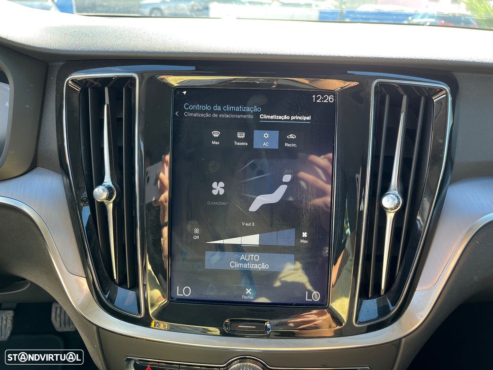 Volvo V60 2.0 D3 Momentum Plus - 44