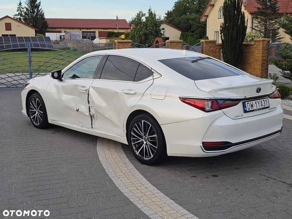Lexus ES 300h Business Edition - 6