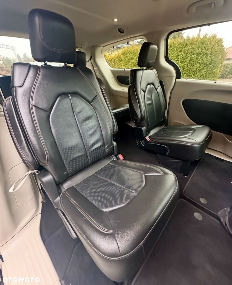 Chrysler Pacifica - 10