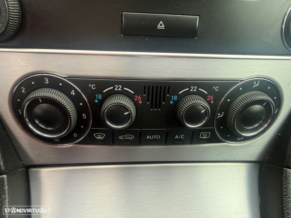 Mercedes-Benz C 200 - 25