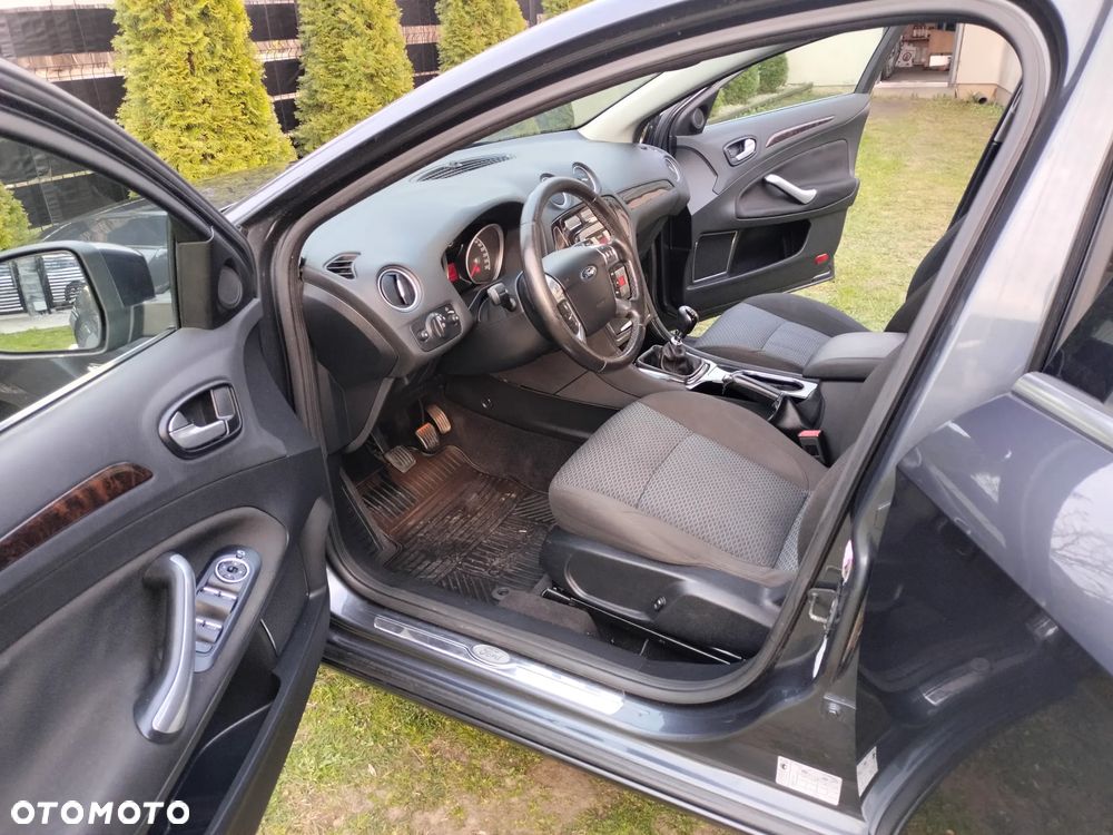 Ford Mondeo 2.5 Ghia - 21