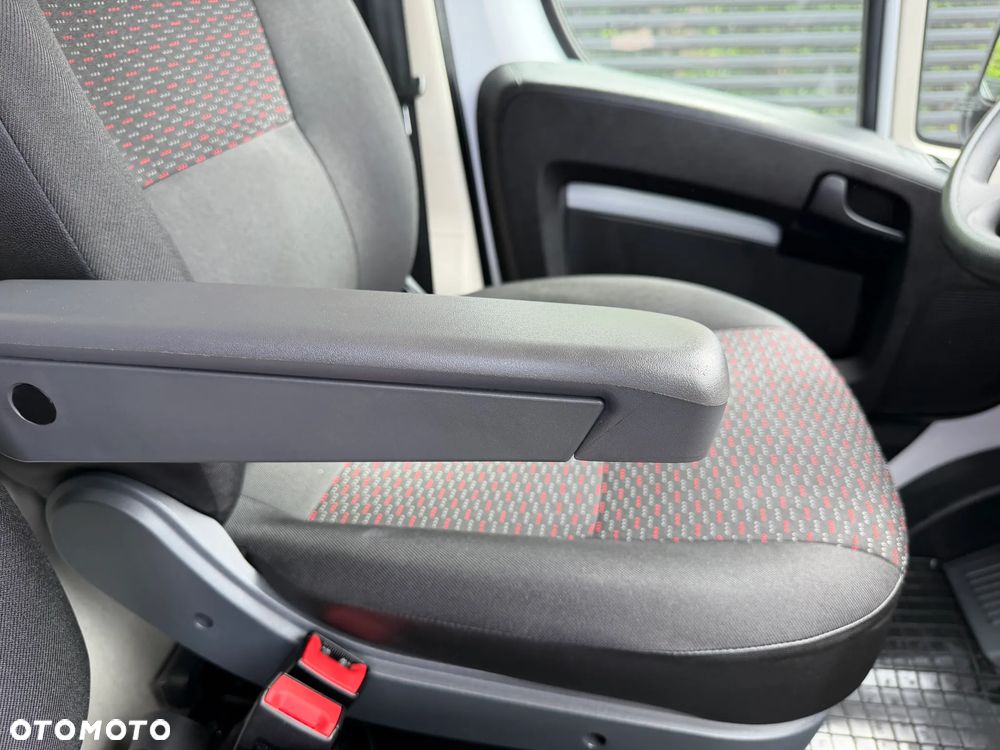 Citroën JUMPER WZMOCNIONY L3H2 HEAVY MAXI 3.5t Ładowność 1500kg Homologacja haka 3t.  SILNIK Euro-6 Starszej konstrukcji PSA Poj..2179cm3 140KM Trwały bezawaryjny na pojedynczej turbinie Nie!! Stelantis!! Koła 16' Hamulce wzmocnione BREMBO, Podwójne resory! Pełna zabudowa ładowni! Najtrwalsza konfiguracja maxi VAN L3H2 13m3 - 22