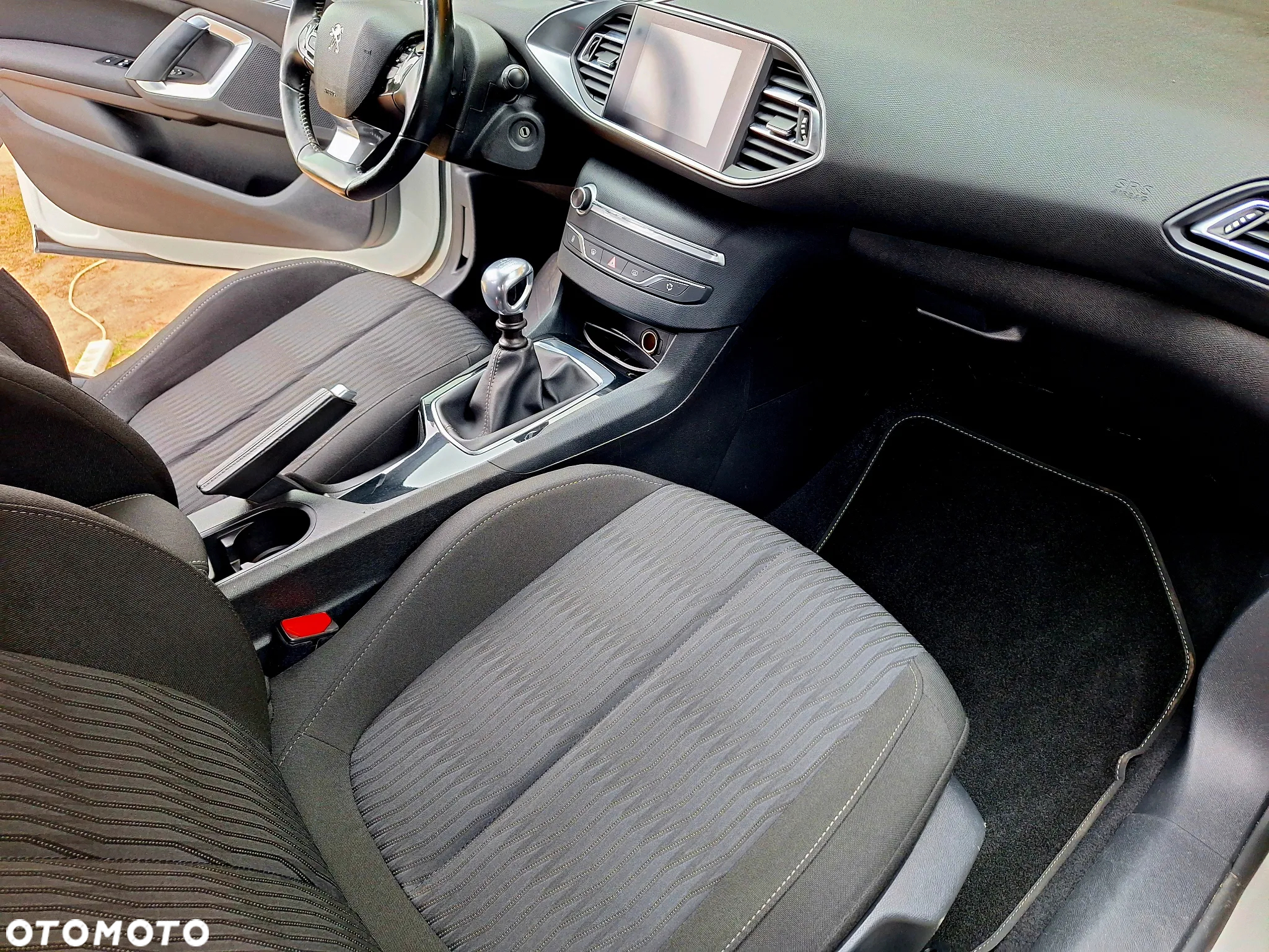 Peugeot 308 1.5 BlueHDi Allure S&S - 21