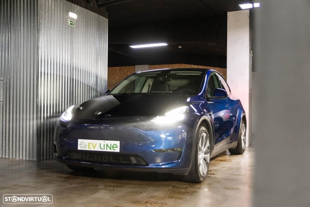 Tesla Model Y Long Range Dual Motor AWD - 4