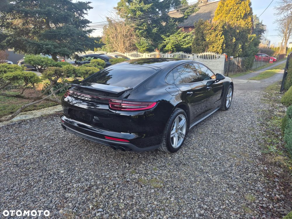 Porsche Panamera 4 E-Hybrid - 11