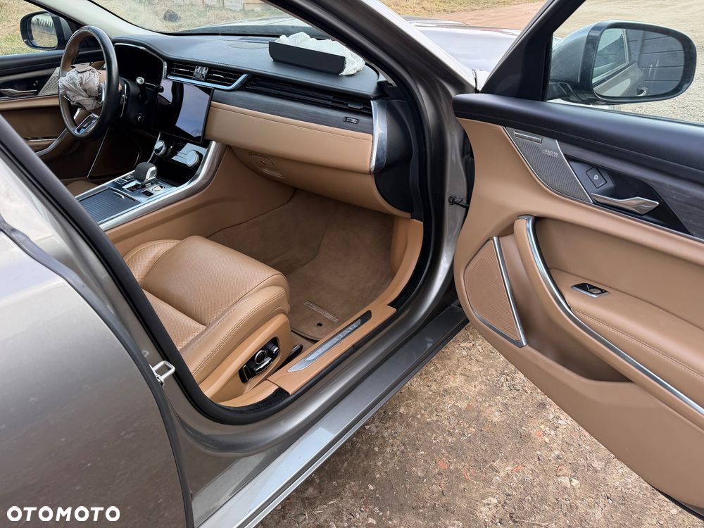Jaguar XF P250 HSE - 27
