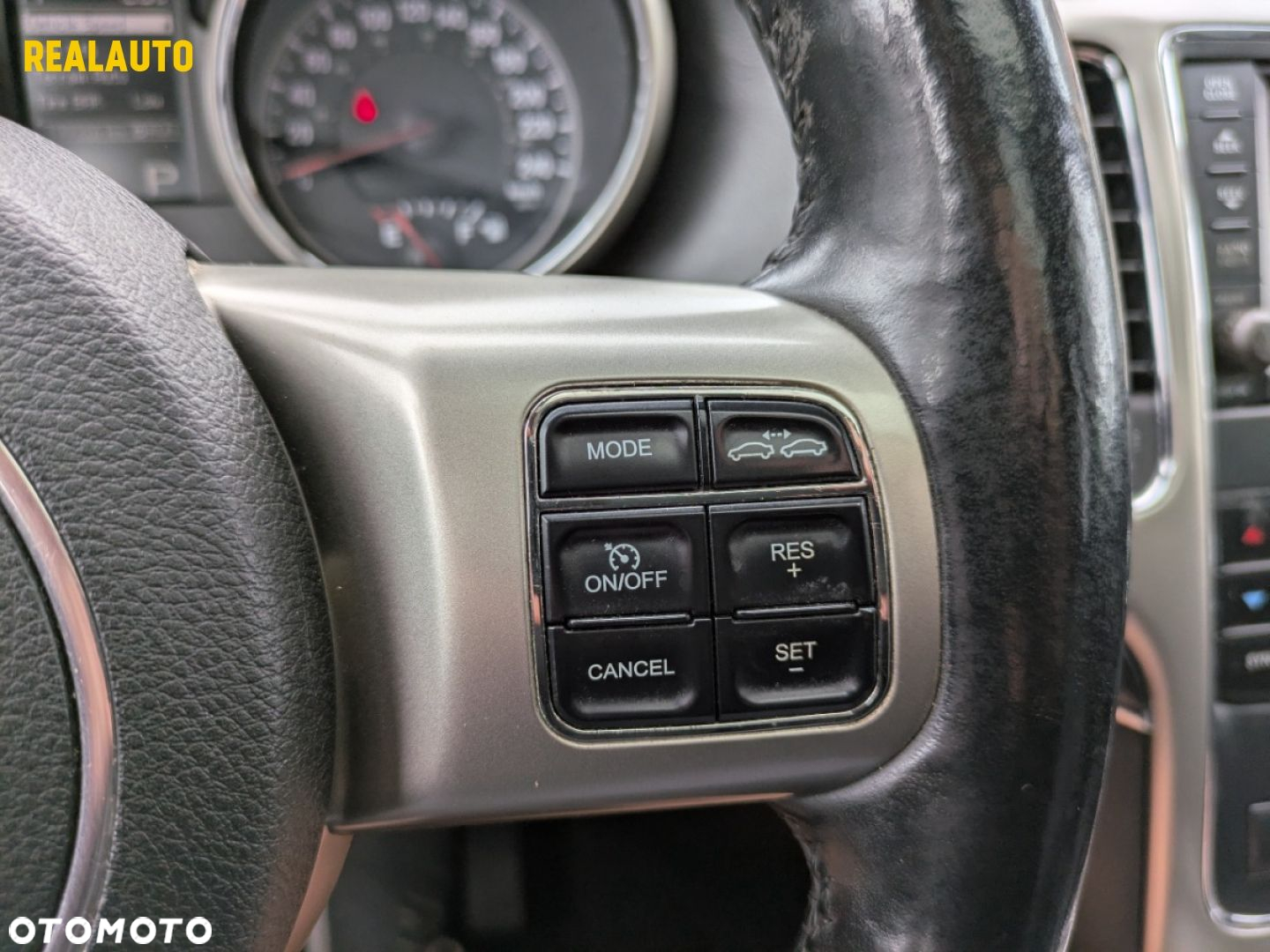 Jeep Grand Cherokee - 23