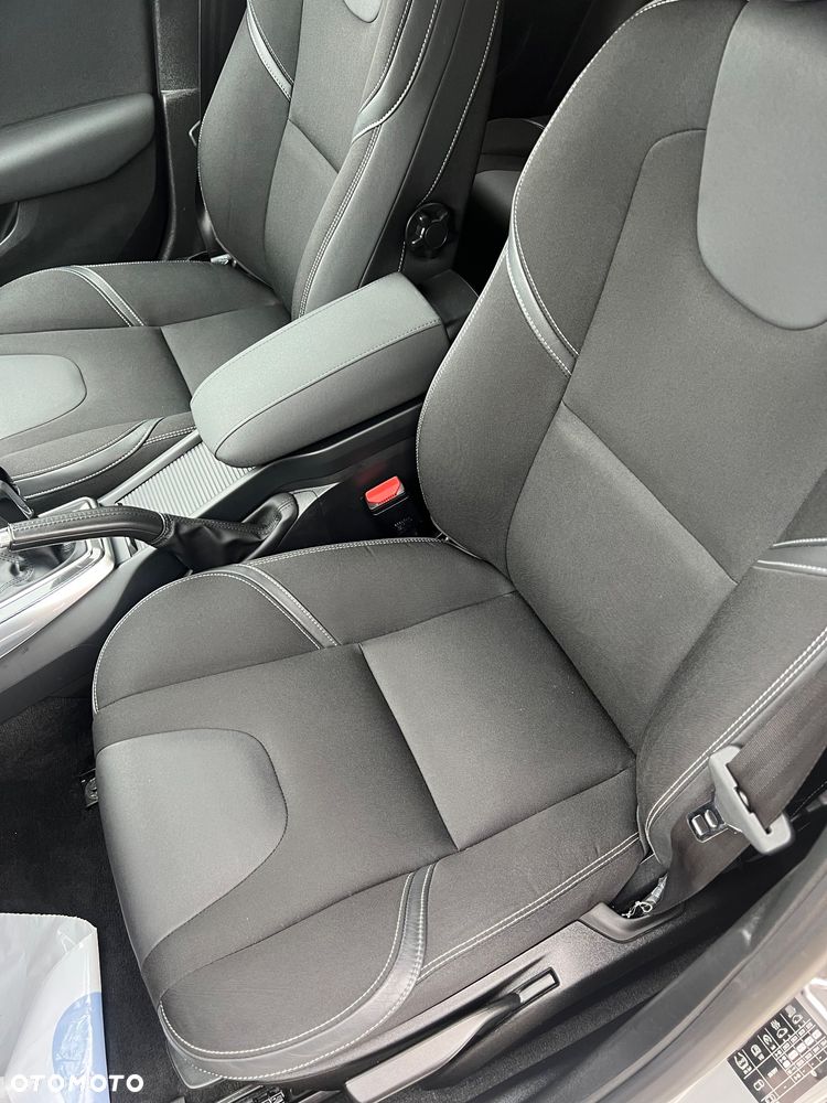 Volvo V40 D2 Drive-E Momentum - 24