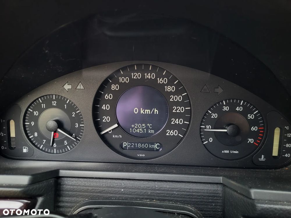Mercedes-Benz Klasa E 320 T Classic - 8