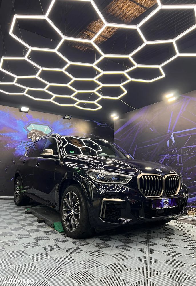 BMW X5 M M50i - 1