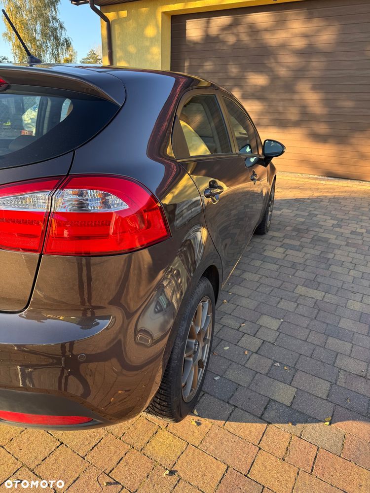 Kia Rio 1.4 L - 11
