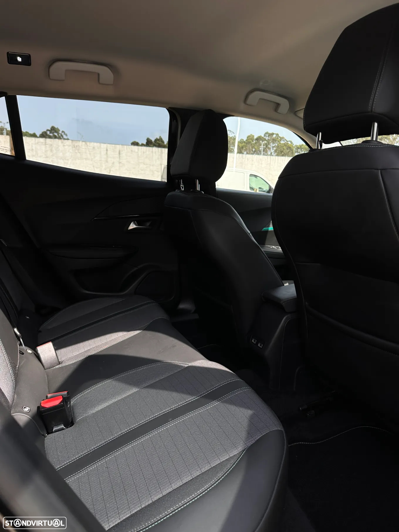 Peugeot 2008 1.2 PureTech Allure - 12
