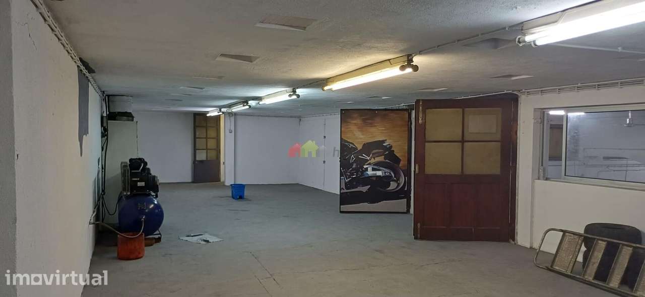 Arrenda-se Oficina e Garagem Pronta a Funcionar com 410,70 m2 no Alto - Grande imagem: 4/27